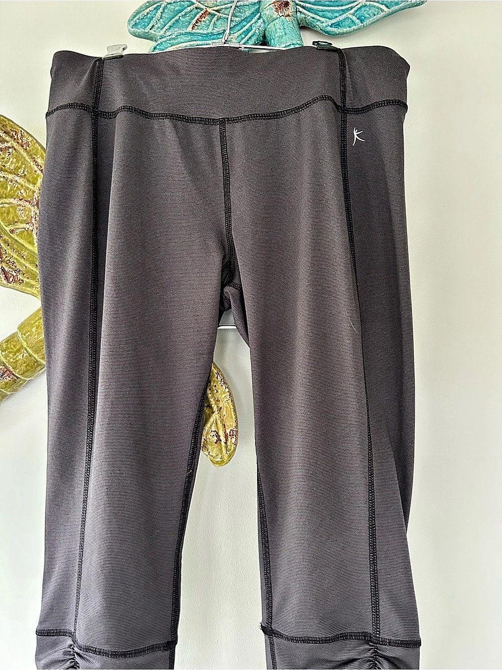 Danskin Now Athletic 3/4 Leggings in Gray